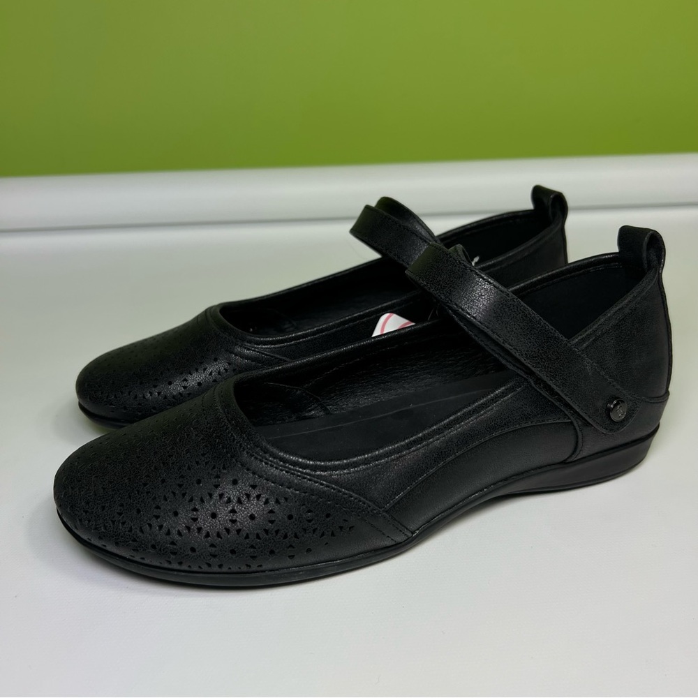 Taryn Rose black Mary Jane style shoes size 8.5 NWT